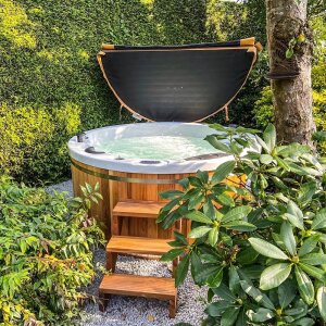jacuzzi python dans le jardin