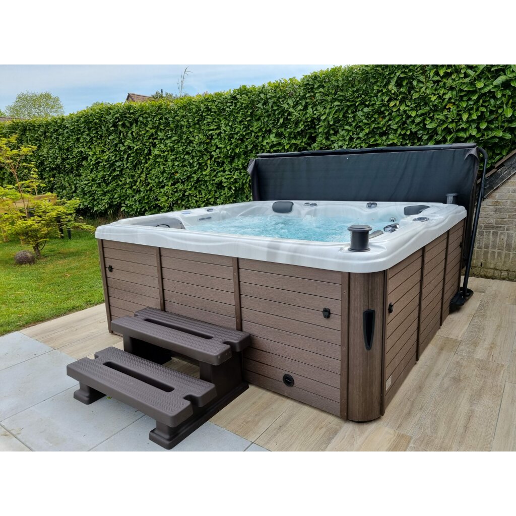 jacuzzi dans le jardin